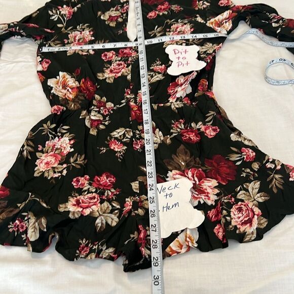 NWT Ambiance sizeM 3/4 sleeve black/red/pink flowered elastic waist short romper - Picture 11 of 11